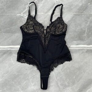 Women's HeyShape V-Neck Lace Sculpting Shaping Thong Bodysuit Medium